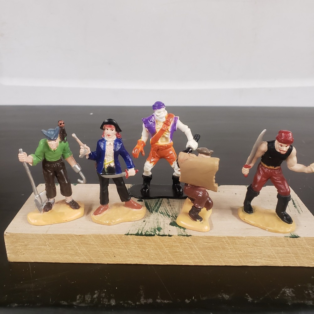 Safari Ltd Pirate Figures Lot of 5 Hand Painted Swashbuckler Miniatures Toy Set